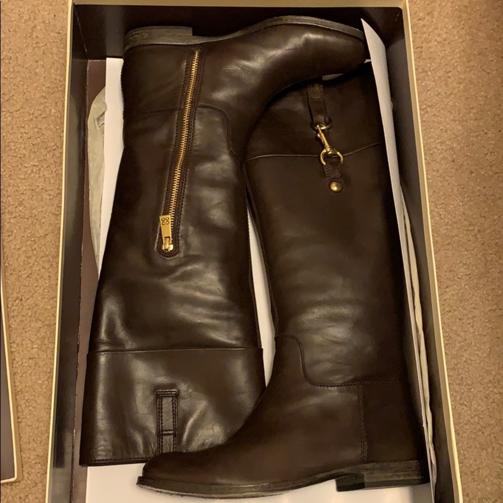 Women’s boot size 6